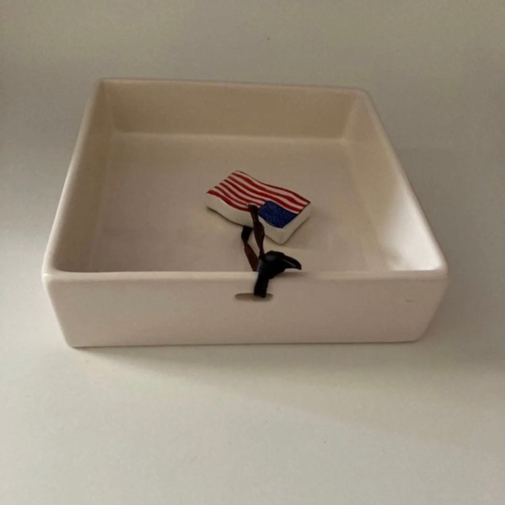 Rae Dunn Napkin Holder with Flag Shaped Weight - Picture 5 of 8
